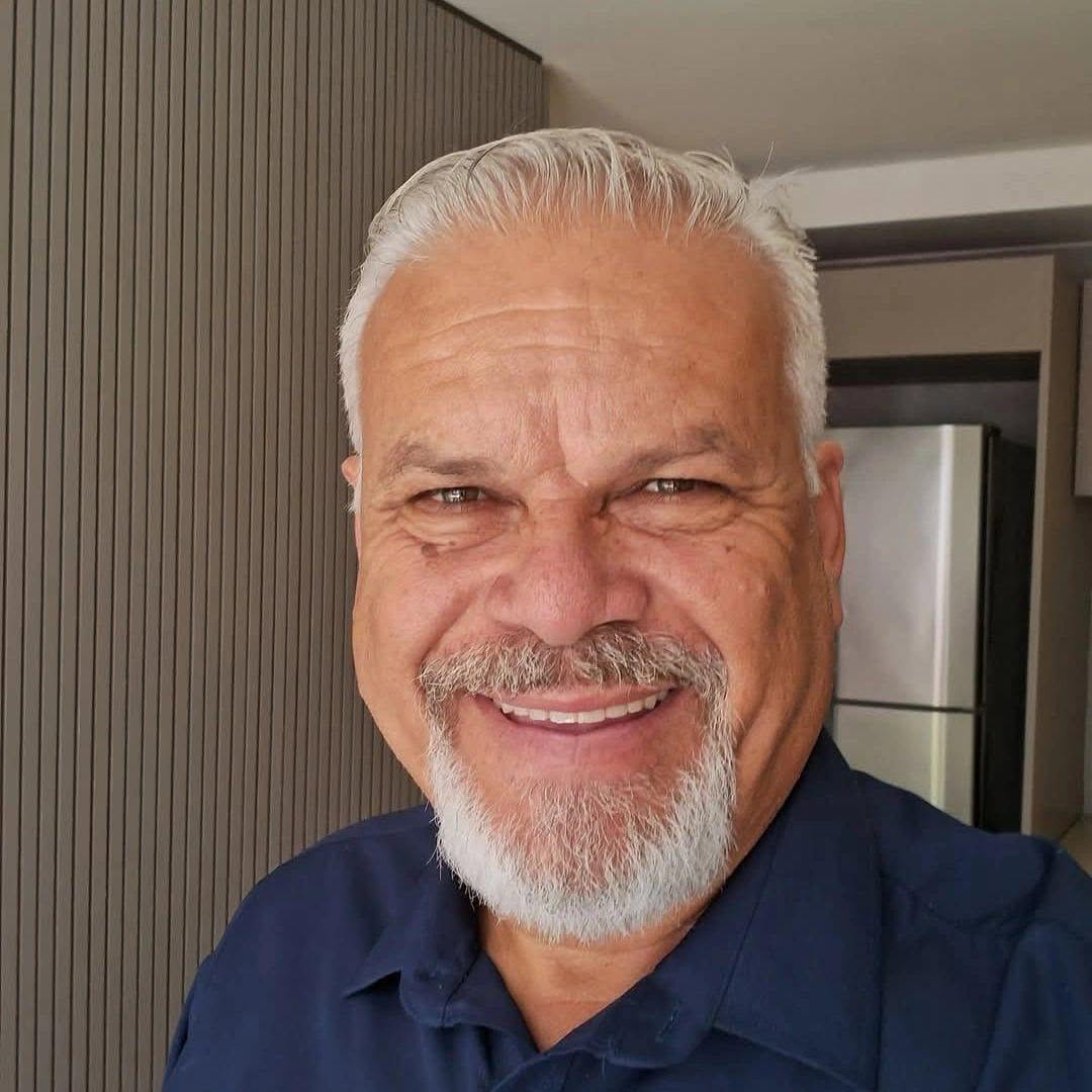 Adilson Vieira, founder and editor of Cozy Green Nook